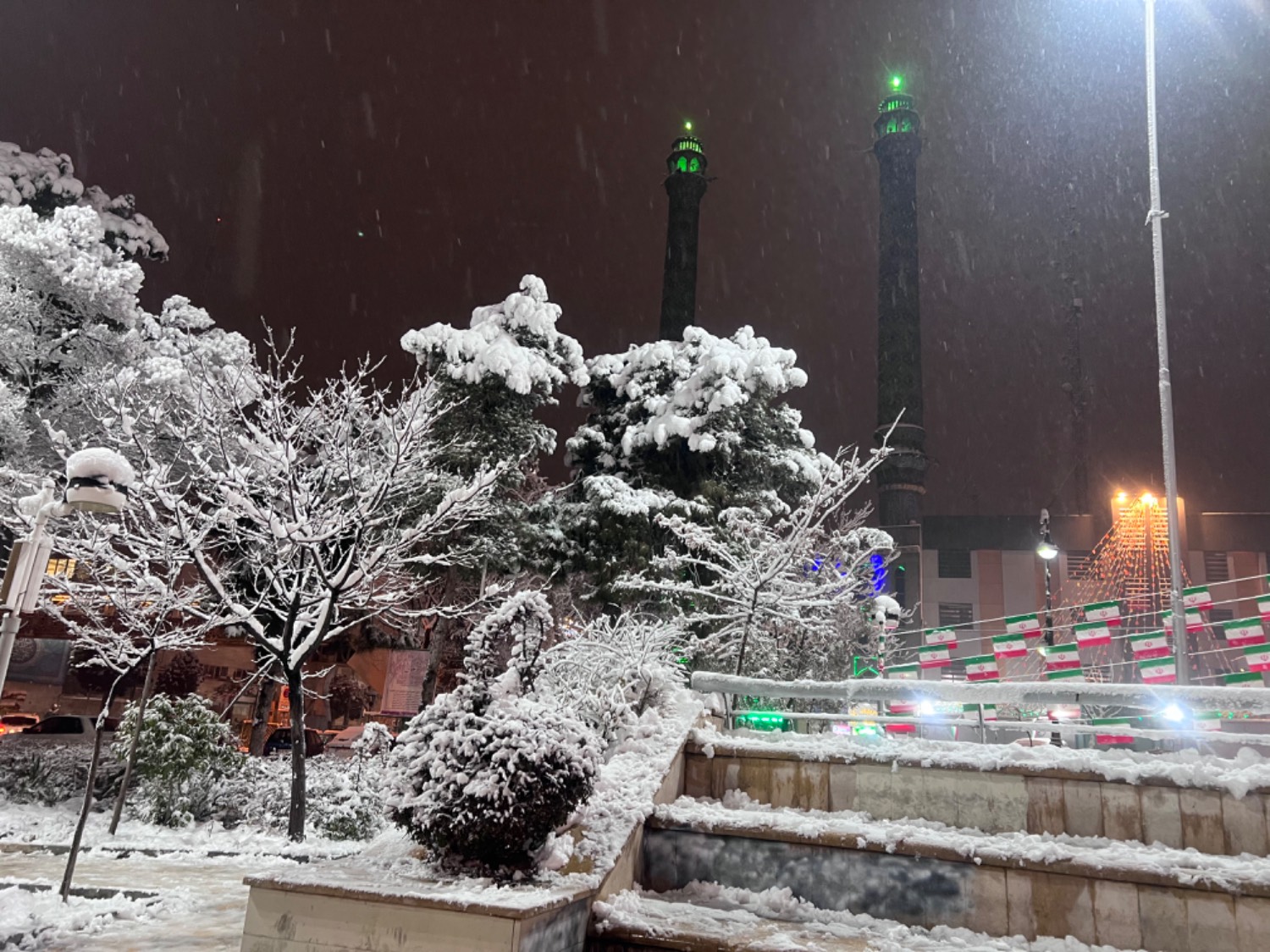 عکس هایی از برف زیبای تهران 23 بهمن 1401 نشانه از برکت الهی برای مردم